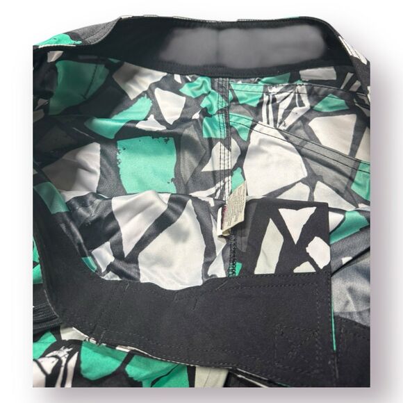 Volcom Green Black Board Shorts Size 34" Swim Trunks Retro Geometric‎ Y2K - Picture 4 of 5